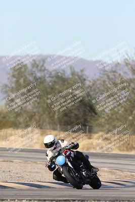 media/Dec-01-2025-Moto Forza (Mon) [[2daa91e15f]]/3-Beginner Group/Session 3 (Turn 3)/